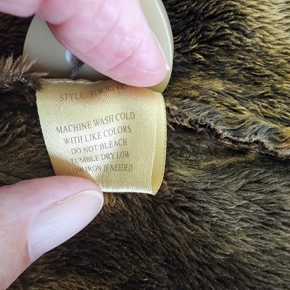 True Grit Mobwife Faux Fur Rose Embossed Coat Size M - Picture 3 of 14